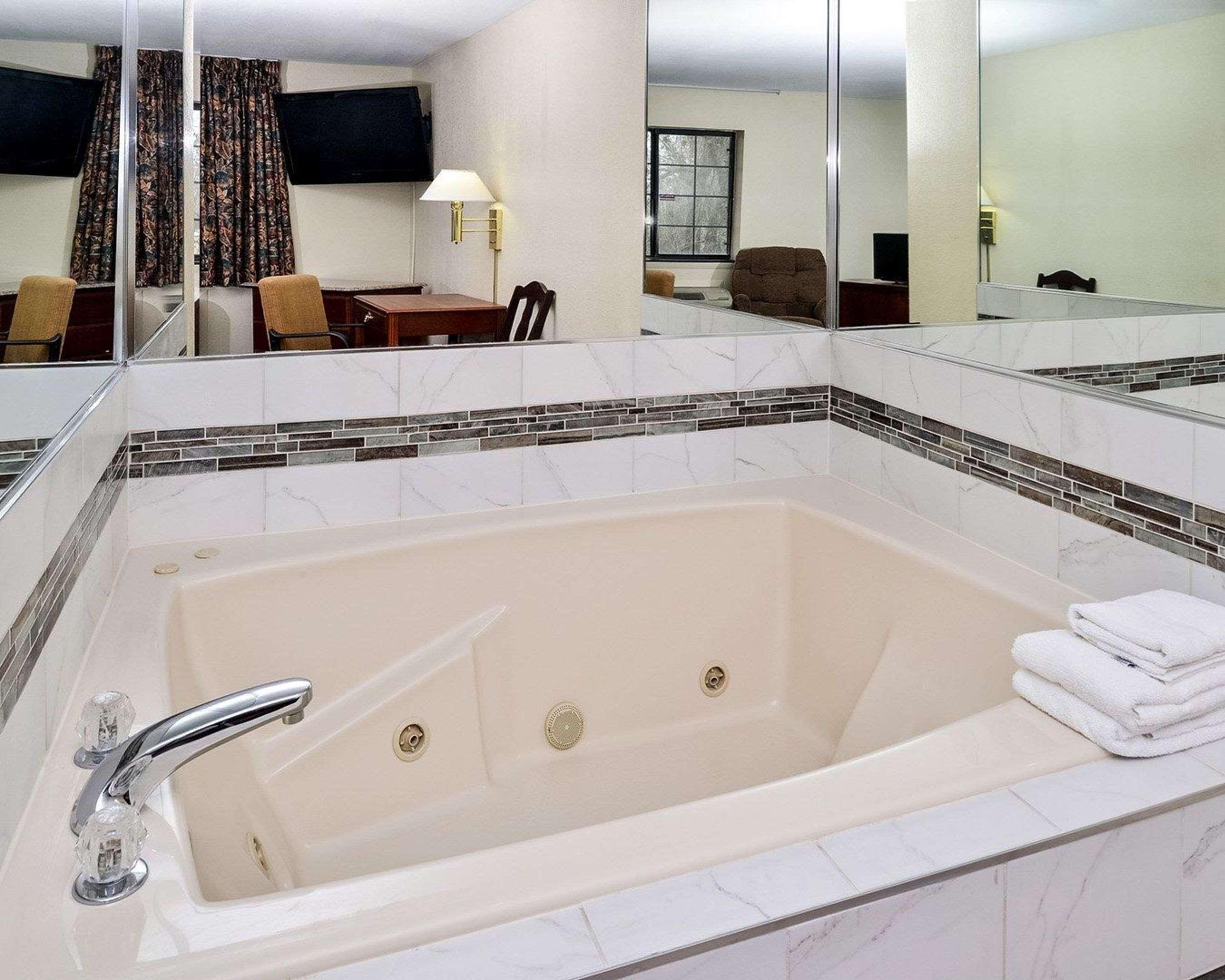 Econo Lodge Inn&Suites Shelbyville Esterno foto
